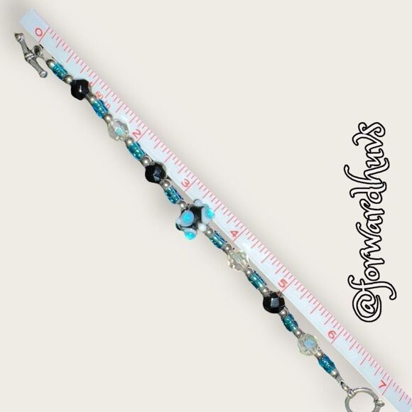 Bundle Sale 3 for $15 | Glass Bracelet w/ Toggle For Small - Medium Wrist - Picture 4 of 6